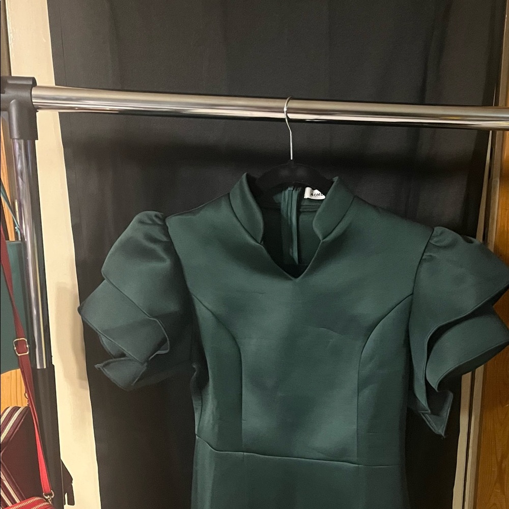 I’m selling these women’s dresses brand new all occasions type!